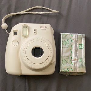 Instead mini 8 Polaroid camera